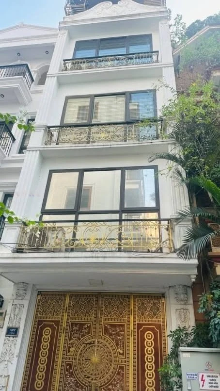 Bán nhà 4,5x12m 5 tầng gần 9 tỷ tại Quận 1 - Ảnh 1