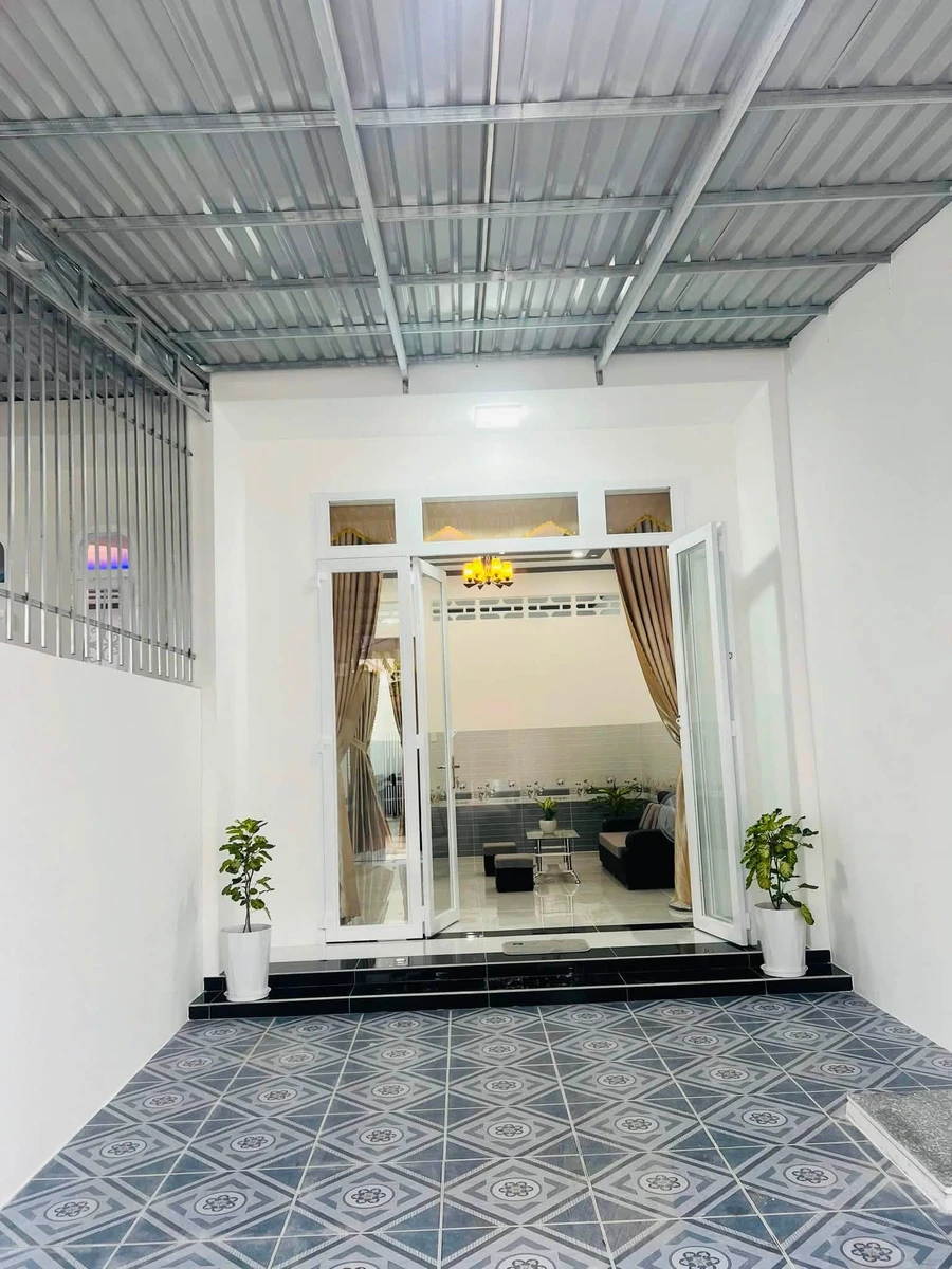 Bán nhà mới 3PN 75m² gần chợ Long Hải, Phường Long Hoa, Tây Ninh giá 1,19 tỷ - Ảnh thu nhỏ 2