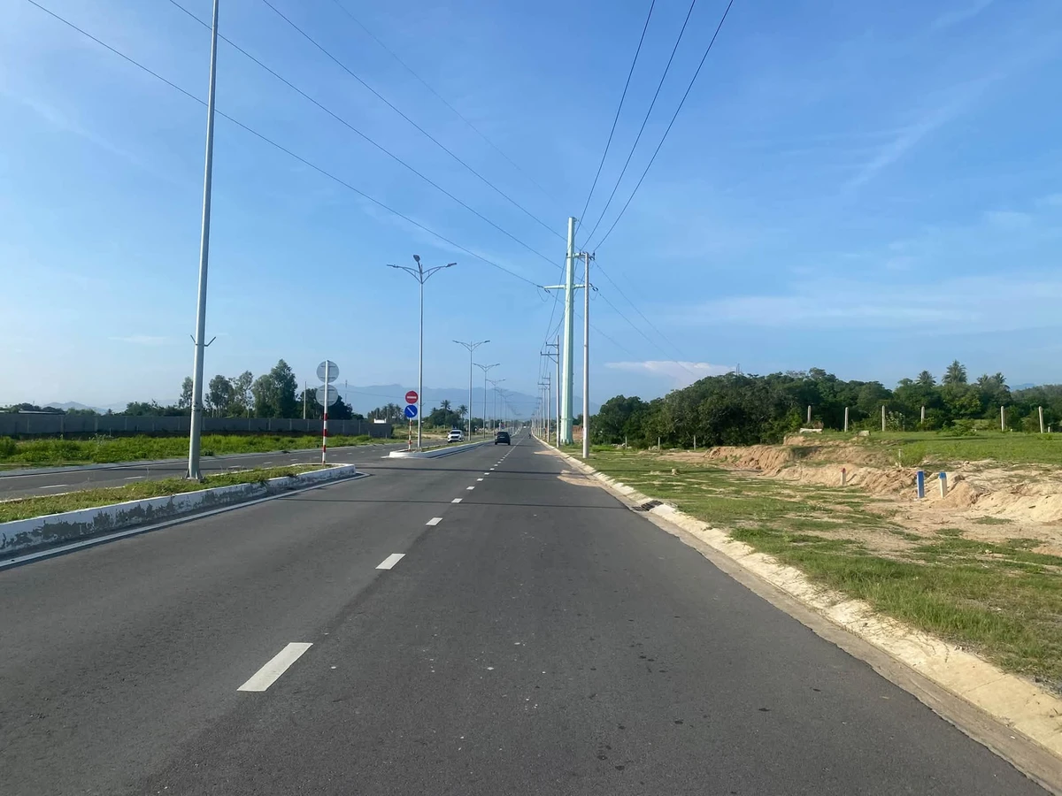 Bán đất mặt tiền Lê Dương Cam Ranh 120m² giá 3 tỷ 250 - Ảnh 1