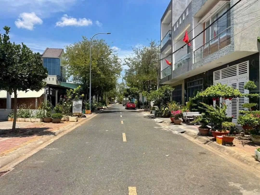 Bán đất mặt tiền Nguyễn Siêu 95m2, khu Triều Phát, Phước Nguyên, TP Bà Rịa - Ảnh 1