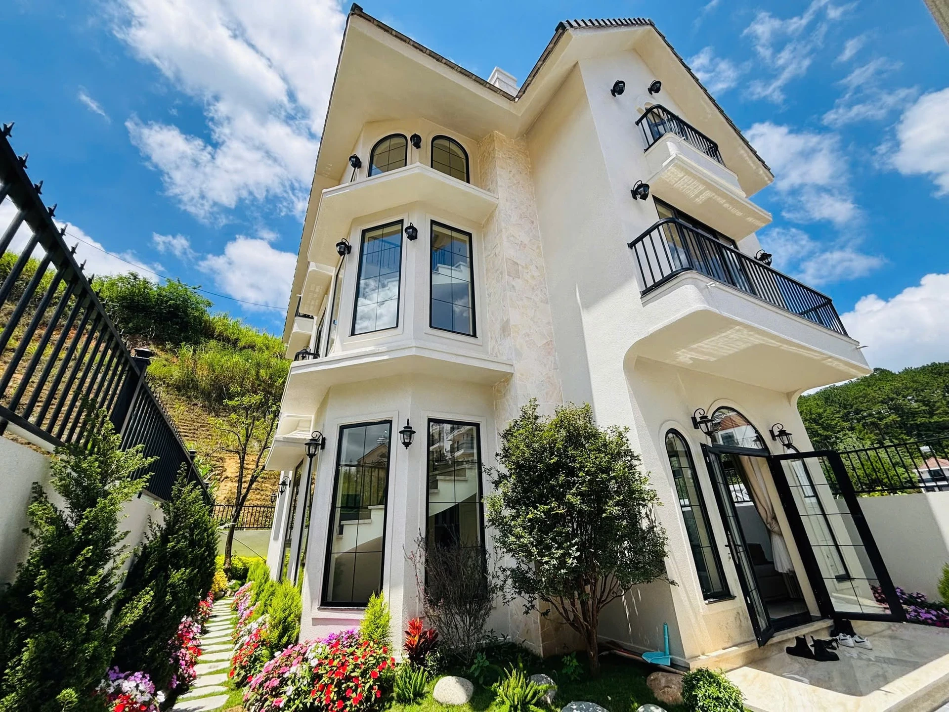 Bán biệt thự mặt tiền đường An Sơn, Đà Lạt, 229.8 m² - Ảnh 1