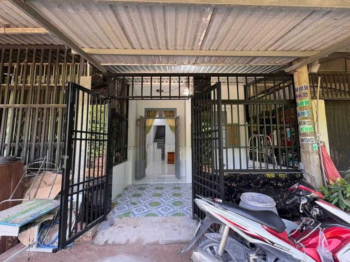 Bán nhà phố 4x12m, 2PN gần chợ Hóc Môn, 1,4 tỷ - Ảnh 1
