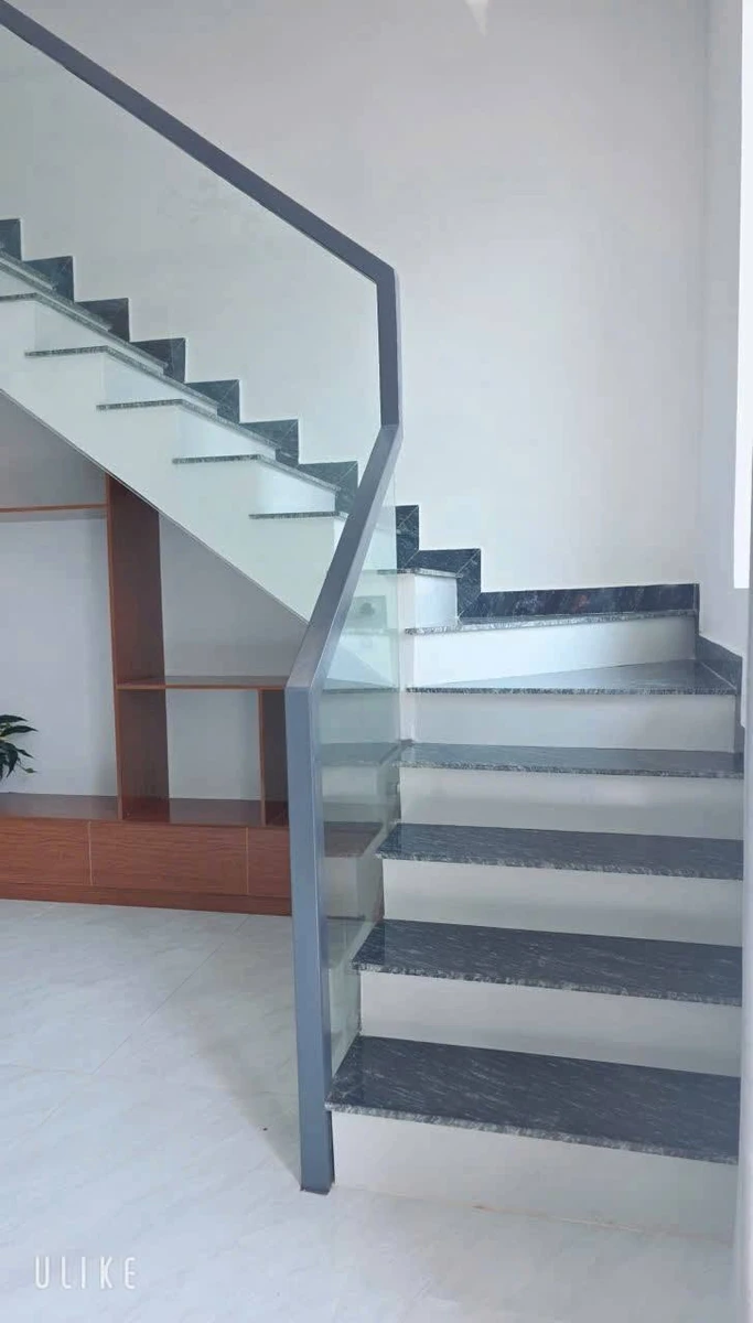 Bán nhà 1 trệt 1 lầu 5x18m, 3PN 2WC, sổ hồng hoàn công, giá 2,4 tỷ gần đường 824 - Ảnh thu nhỏ 2