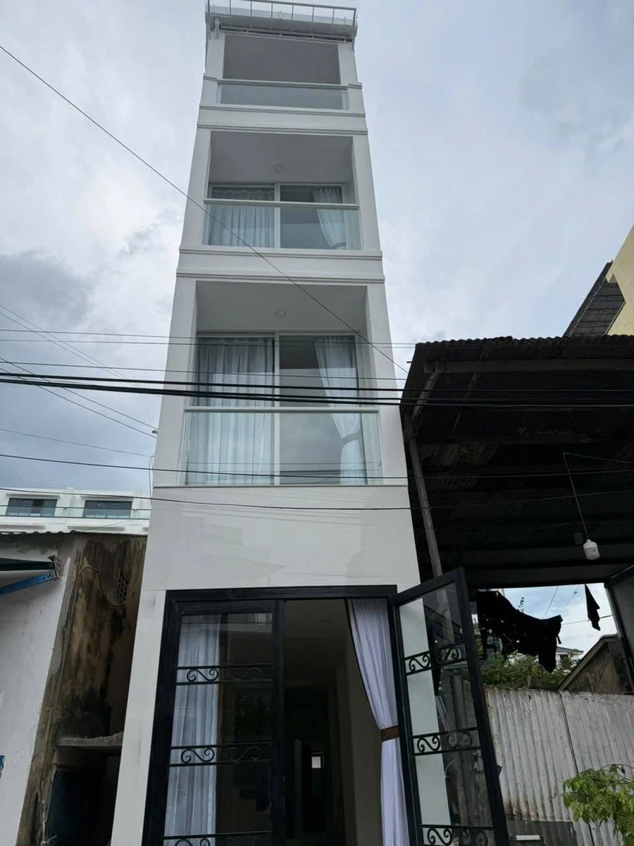 Bán nhà 4 tầng 52m² mặt tiền Nguyễn Bỉnh Khiêm, Nha Trang, 11 tỷ - Ảnh 1