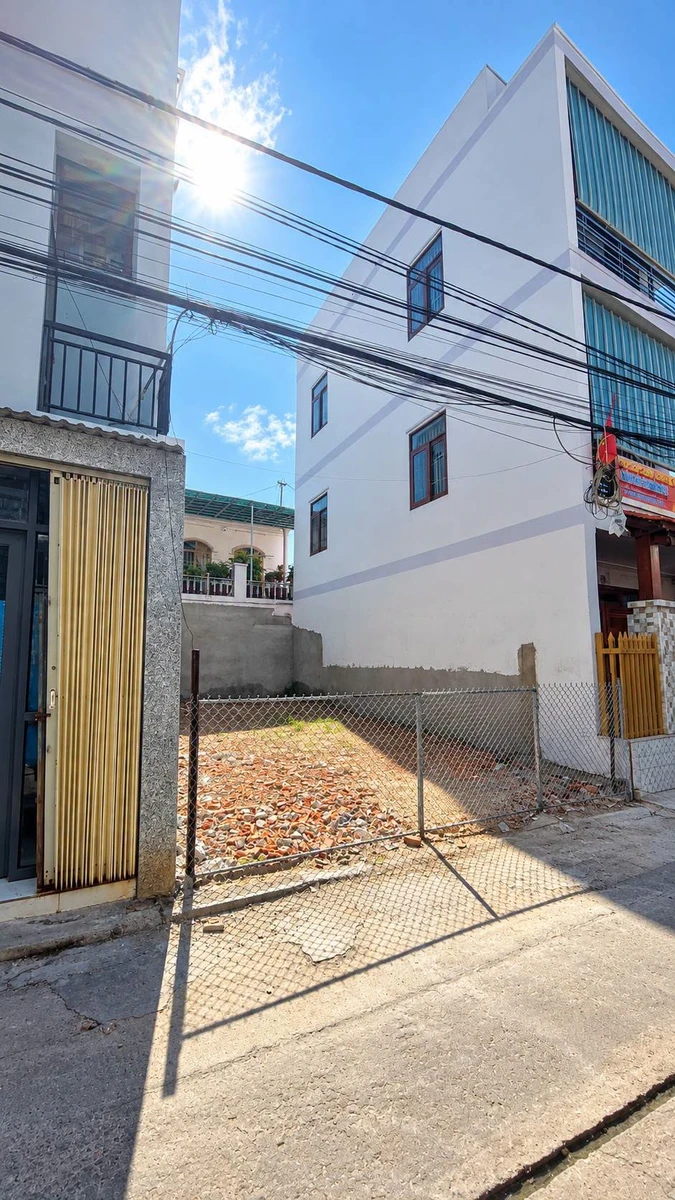 Bán lô đất 52 m² gần biển Hòn Chồng, Nha Trang - Ảnh 1