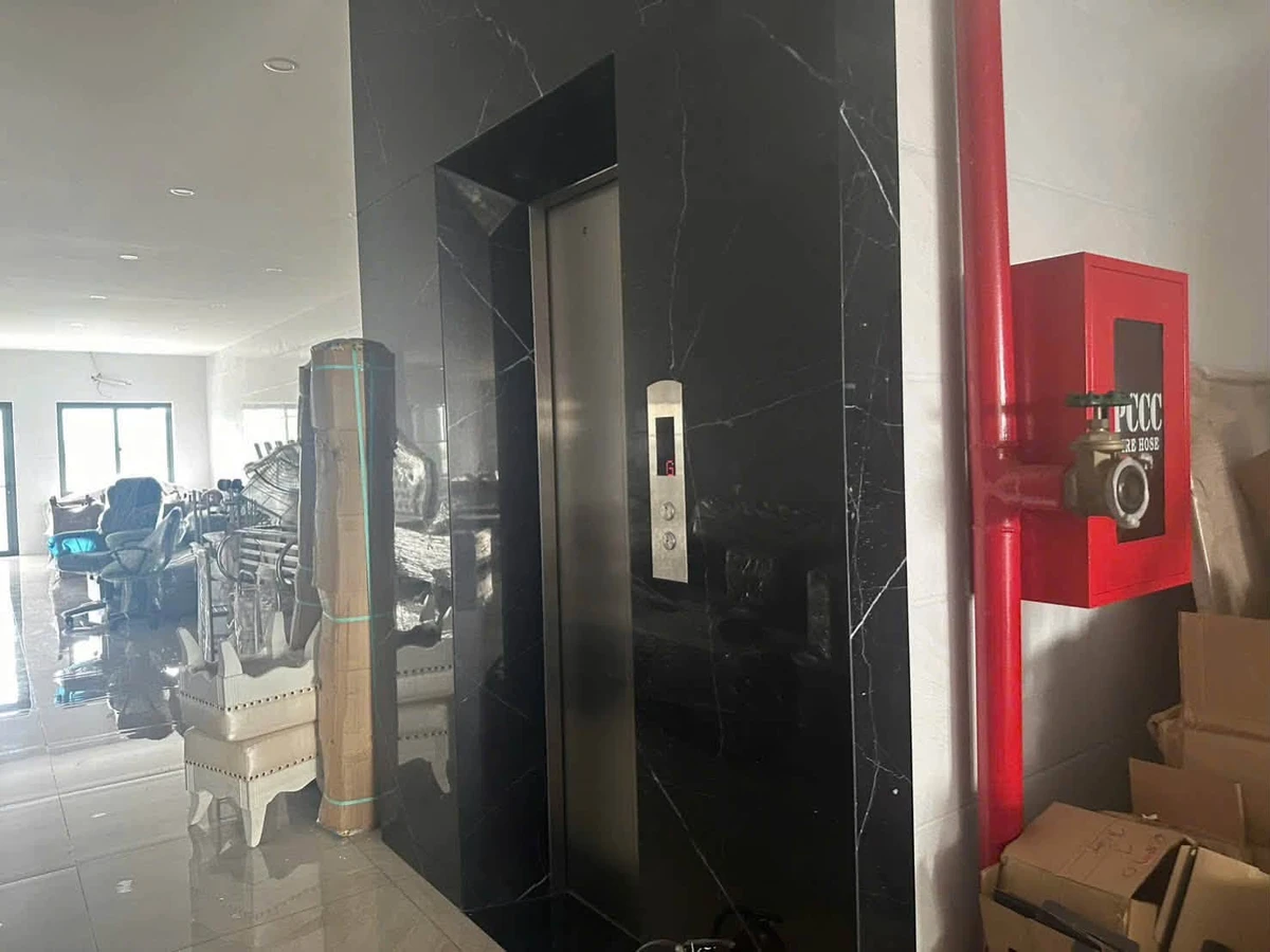 Bán nhà mặt tiền 1 trệt 2 lầu có thang máy 240m2 tại Hòa Long, Bà Rịa - Ảnh 1