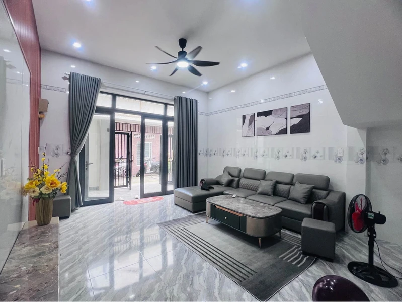 Bán nhà mặt tiền 93m² 3PN gần biển Mỹ Khê, Đà Nẵng