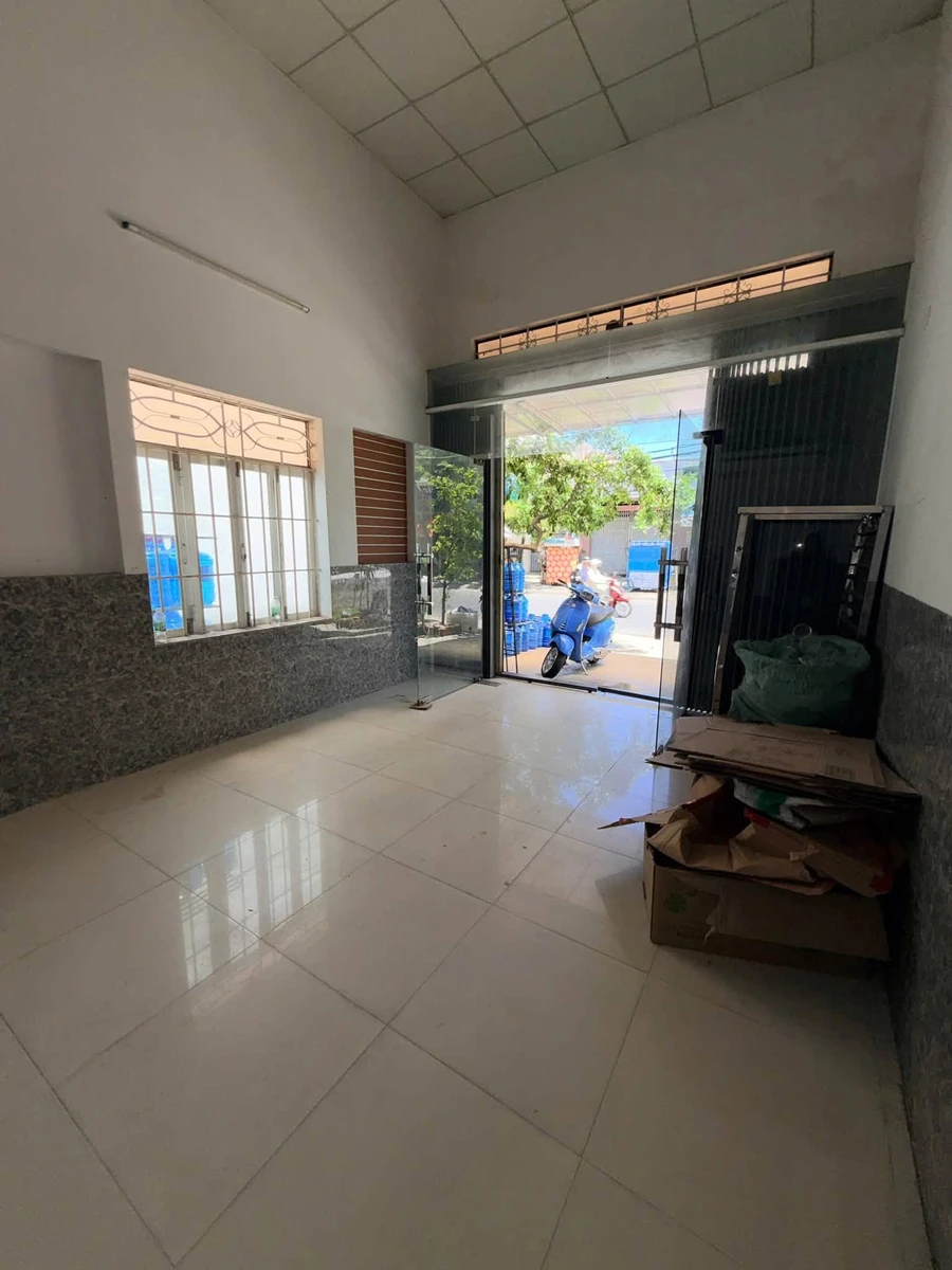 Bán nhà 1 trệt 1 lầu mặt tiền 80m² Tôn Đức Thắng - Ảnh thu nhỏ 2