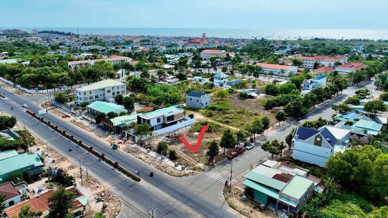 Bán đất mặt tiền Lê Duẩn Long Hải 1035m2