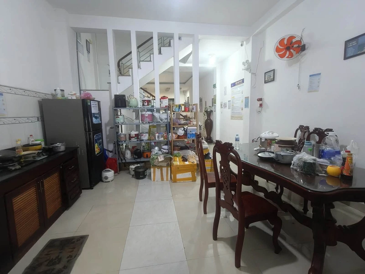 Bán căn hộ dịch vụ mặt tiền đường 8m, 1 trệt 2 lầu, 128m2, gần Cao đẳng Công Thương Quận 9 - Ảnh thu nhỏ 2