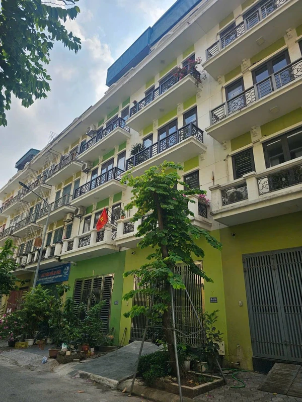 Bán nhà phố 68m² 5 tầng Văn Phú Hà Đông, 13,6 tỷ