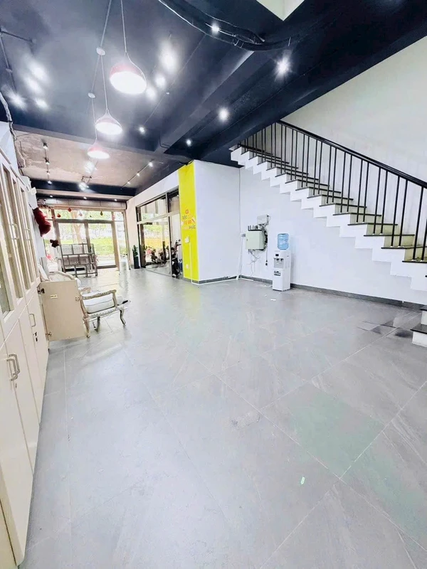 Cho thuê nhà 4 tầng mặt tiền 430m2 Hải Châu 35 triệu/tháng