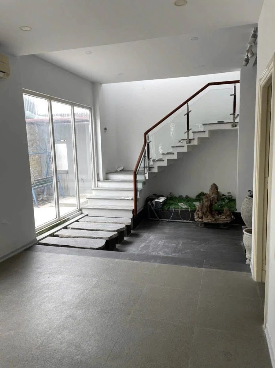 Bán biệt thự mặt tiền Ngô Quyền, 190m2, 4 PN, Quận 1 - Ảnh thu nhỏ 4