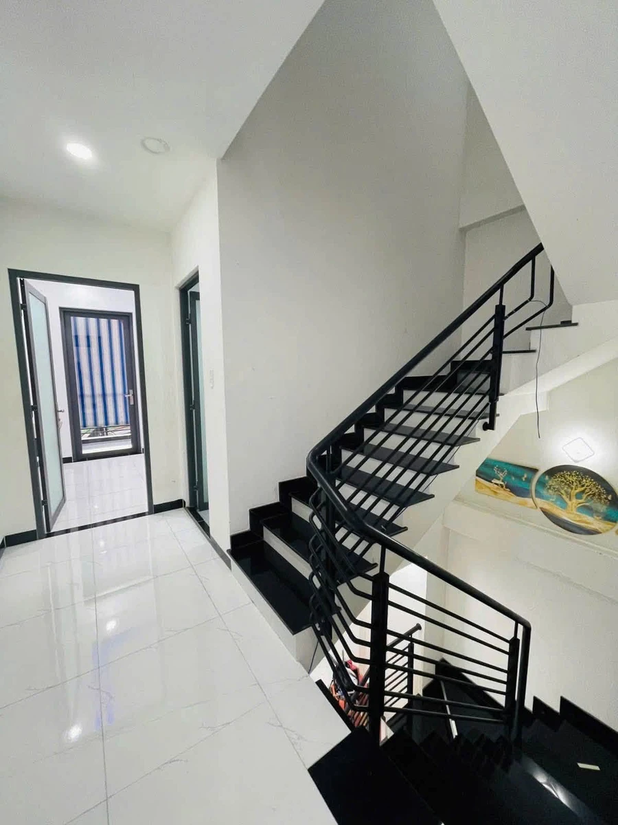 Bán nhà 3 tầng hẻm 6m 4.3x12m gần chợ Long Trường, Quận 9, giá 3.9 tỷ - Ảnh thu nhỏ 4