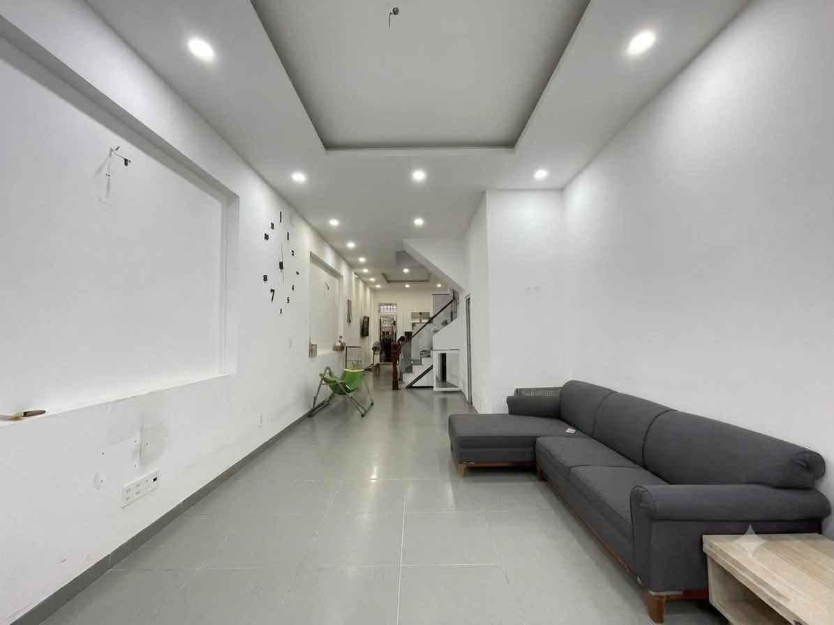 Bán nhà mặt tiền kinh doanh 110m2, 3 phòng ngủ, Quận 3 - Ảnh 1