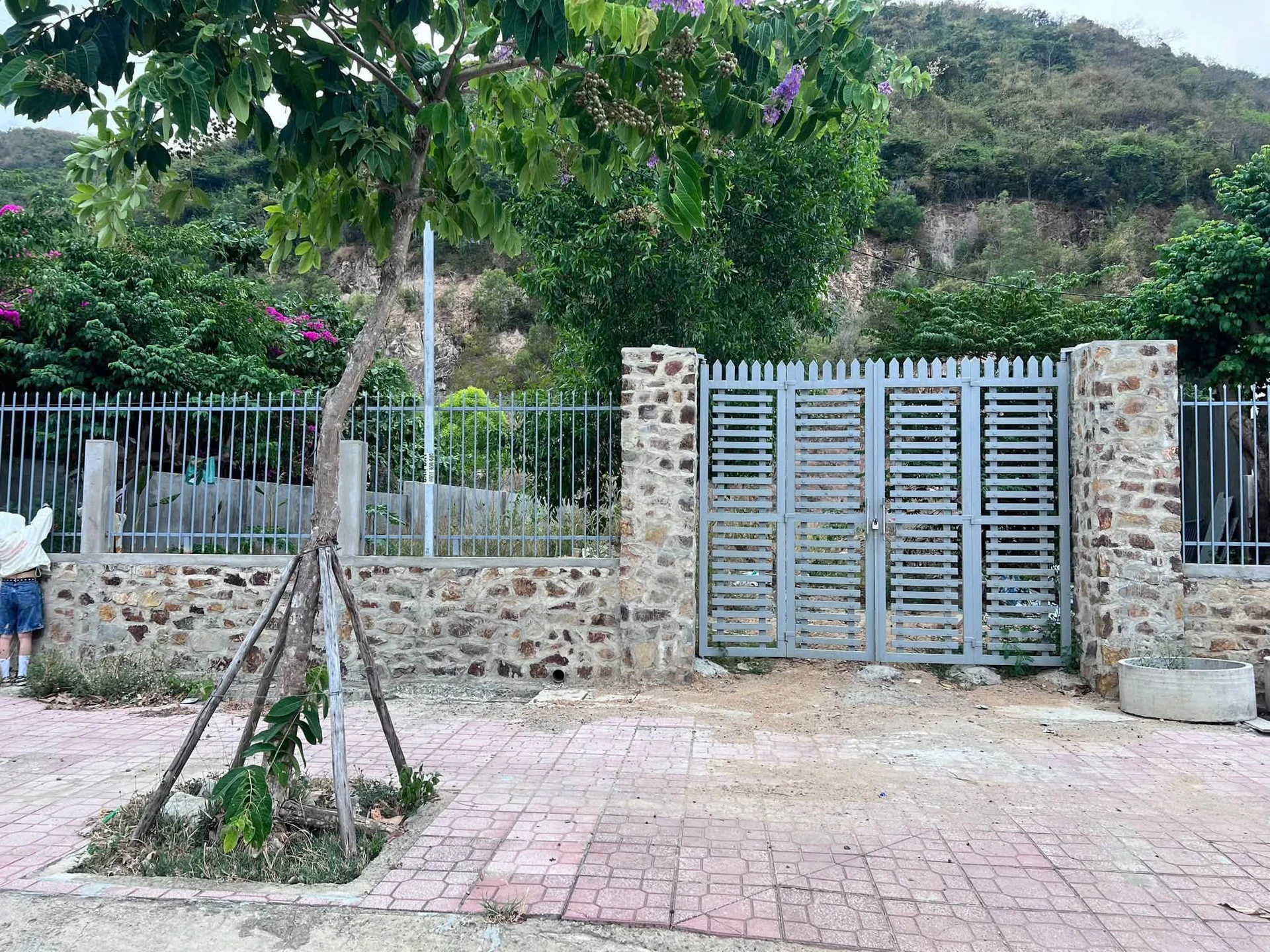 Bán đất mặt tiền đường Phong Châu 613m2 full thổ cư, ngang 15m, Nha Trang - Ảnh 1
