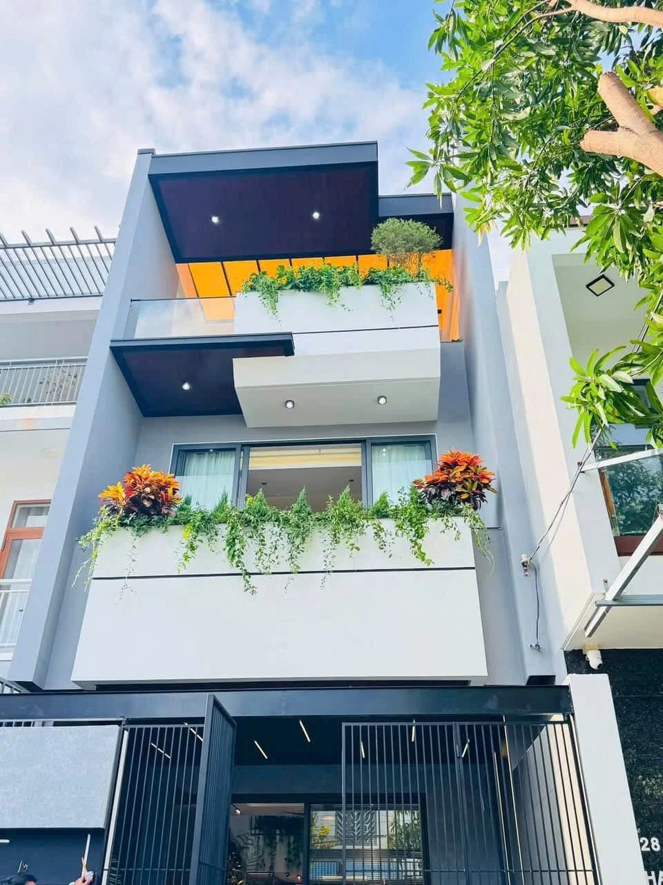 Bán nhà 3 tầng 294m2 đường 7m5 Hòa Xuân Đà Nẵng - Ảnh 1