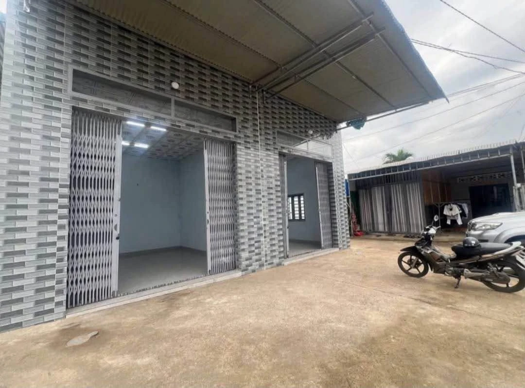Bán nhà mới 4PN, 215m² mặt tiền, Tân Phú, 1 tỷ 50 triệu - Ảnh 1