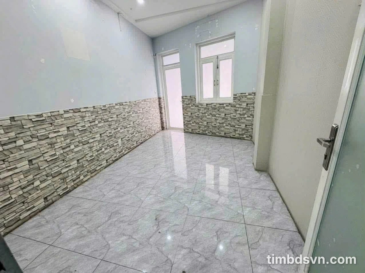 Cho thuê nhà mặt tiền 4 phòng Quận 6 - 77m² - Ảnh thu nhỏ 4