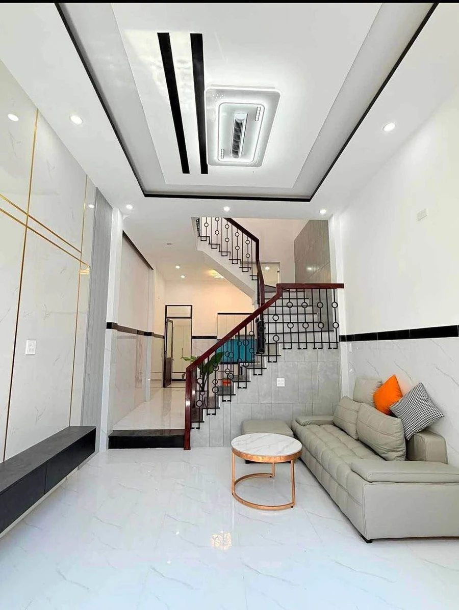 Bán nhà 3 tầng 46.7m² đường Hoàng Văn Thụ, 3 PN, 3 WC, full nội thất, 3.6 tỷ - Ảnh 1