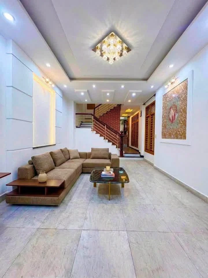 Bán nhà 3 tầng 133m2 gần chợ Phạm Văn Hai, Tân Bình - Ảnh thu nhỏ 2