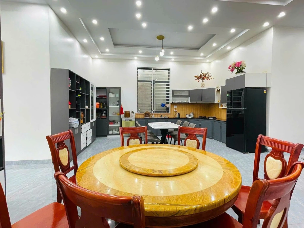 Bán nhà 4 phòng ngủ 200m² mặt tiền Đồng Xoài - Ảnh thu nhỏ 4
