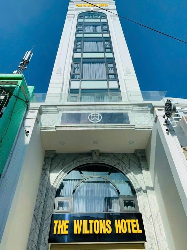 Bán khách sạn 2 sao 585m2 mặt tiền chợ Đầm giá 30 tỷ