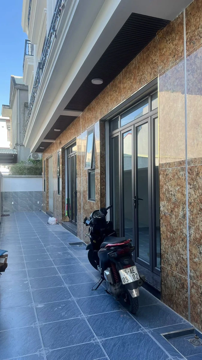 Bán nhà riêng 4 tầng 43m² Thiên Lôi gần Aeon Mall - Ảnh 1