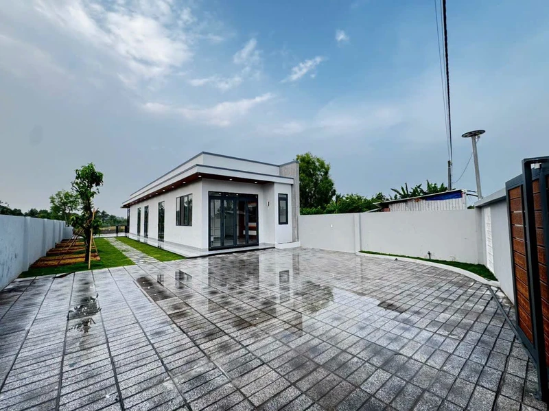 Bán nhà vườn 3 phòng ngủ mặt tiền kênh 638m² Rạch Giá