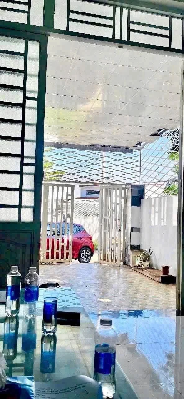 Bán nhà cấp 4 hẻm 37 Phùng Hưng, 5x25m, 2 phòng ngủ, giá 2,95 tỷ, Buôn Ma Thuột - Ảnh 1