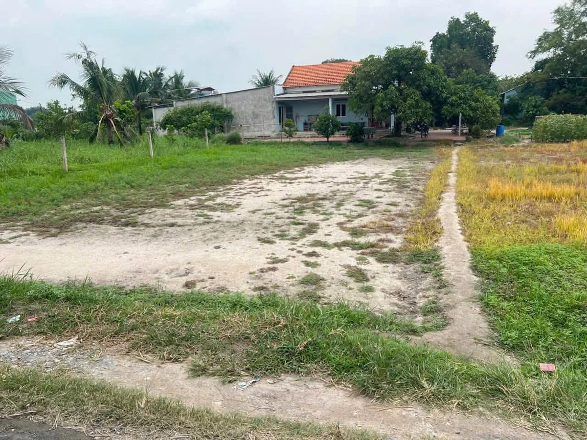 Bán đất thổ cư 120m² thị trấn Đức Hòa, giá 850 triệu, đường xe hơi - Ảnh 1