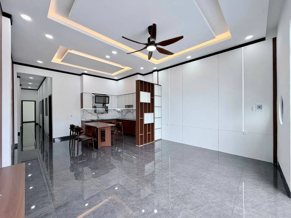 Bán nhà phố mặt tiền 5x20m, 2PN 2WC, sổ riêng thổ cư, Phường Long Khánh - Ảnh thu nhỏ 3