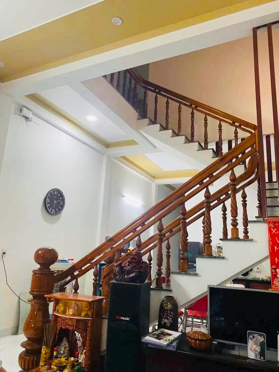 Bán nhà 2 mê, 3 phòng ngủ 238m² Phường Nghĩa Lộ - Ảnh 1