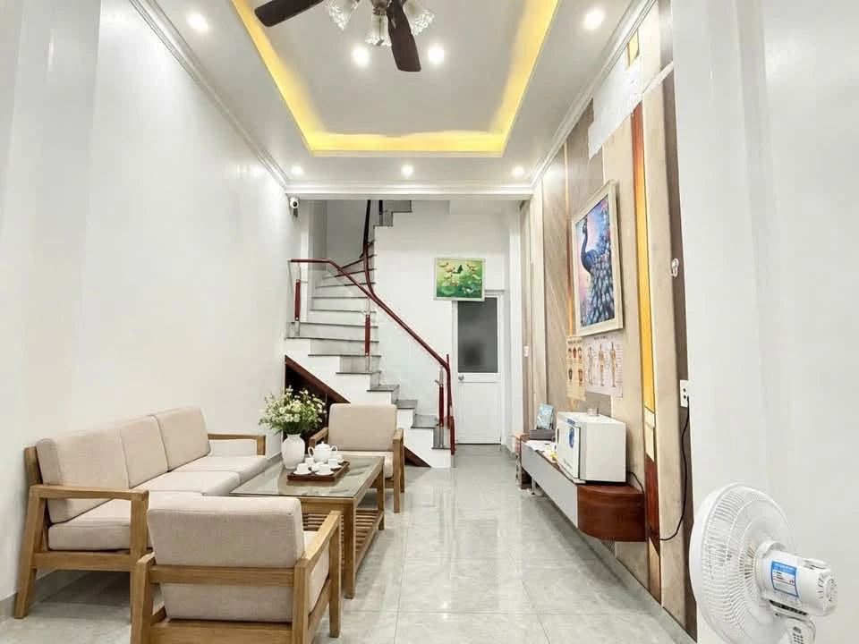 Bán nhà mặt đường Vũ Chí Thắng 25m2, 2PN, 3 tầng - Ảnh 1
