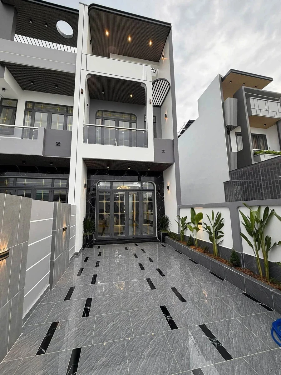 Bán nhà phố sân vườn 4,3x34m, ấp Tân Điền, xã Phước Lý, gần chợ Long Thượng - Ảnh thu nhỏ 2
