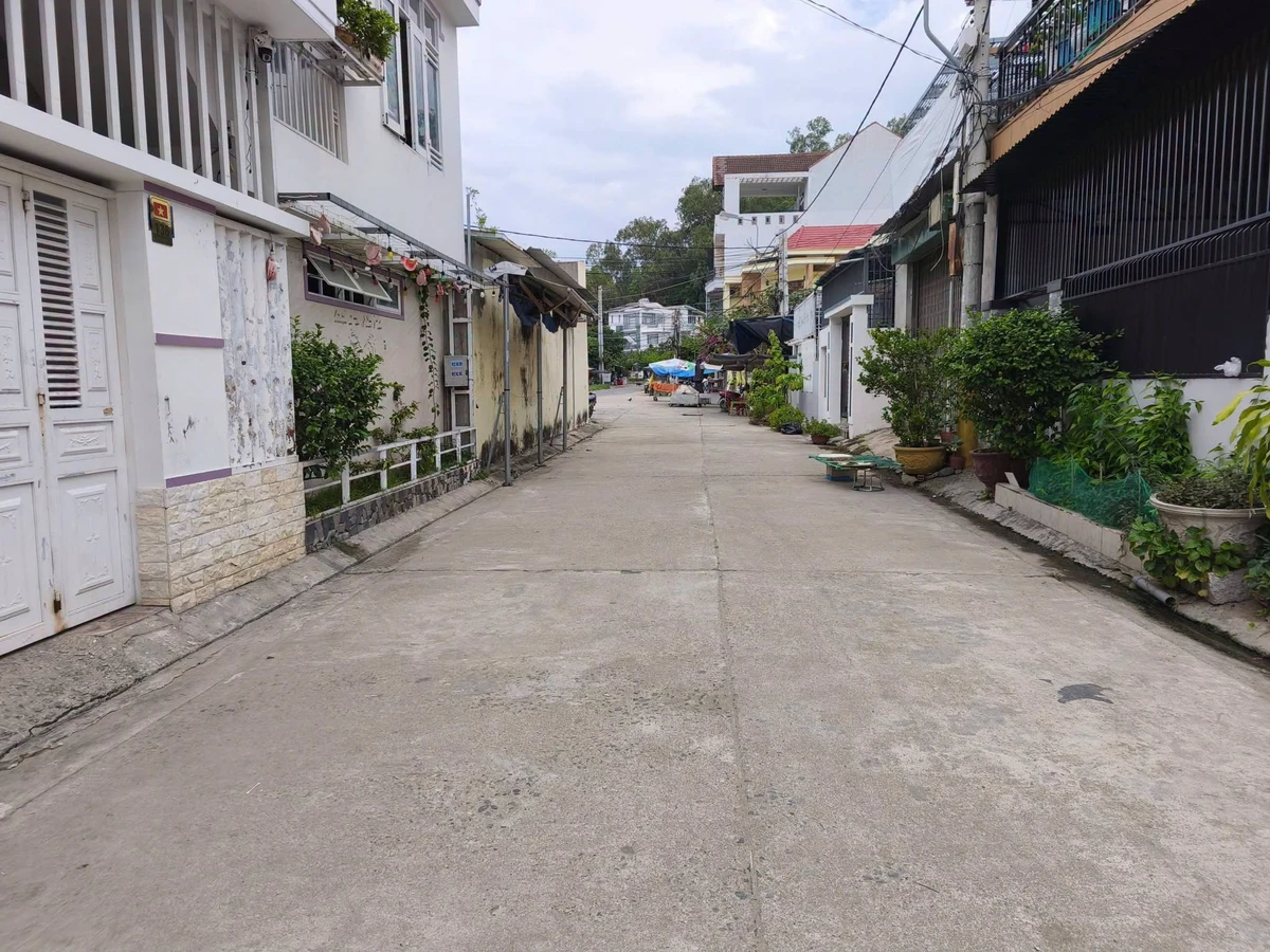 Bán nhà mặt tiền 8m, 87,2m² Ngô Đến Nha Trang, 3 tỷ 900 triệu - Ảnh thu nhỏ 2