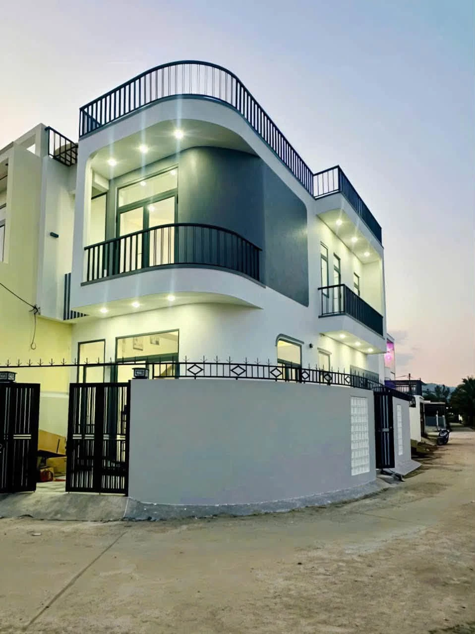 Bán nhà góc 2 mặt tiền Diên Điền 79m², 3 phòng, 2 tỷ 490 - Ảnh 1