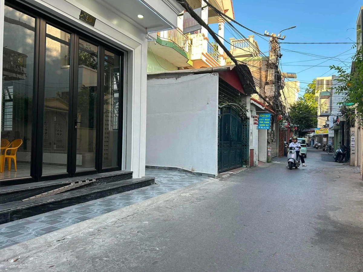 Bán nhà 3 tầng Trần Nguyên Hãn 55m2, 3.8 tỷ - Ảnh 1