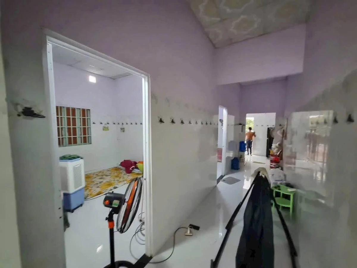 Bán nhà mái Thái 2 PN, 240 m², Bình Chánh, 3 tỷ 350 triệu - Ảnh thu nhỏ 3