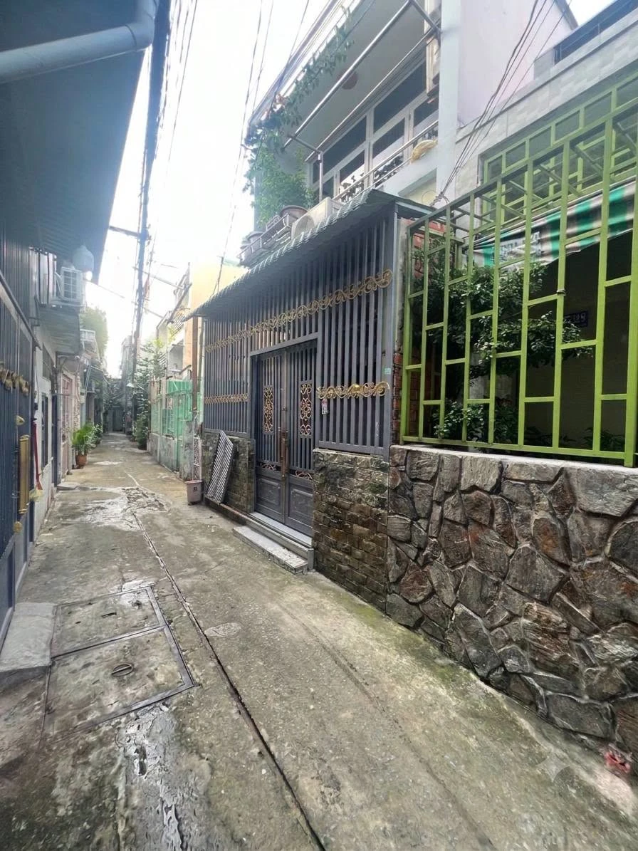 Bán nhà 2 tầng 2PN trên 100m2, Mễ Cốc, Quận 8 - Ảnh 1