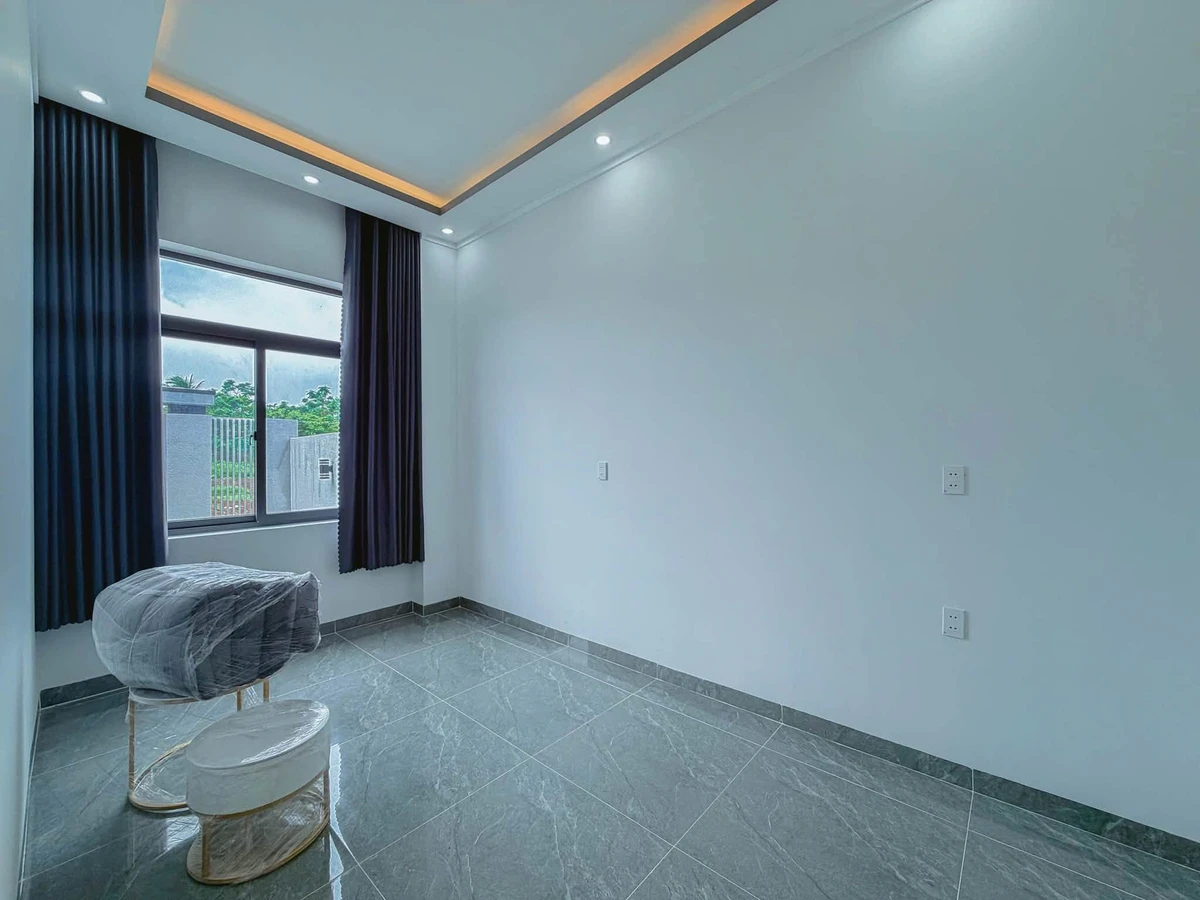 Bán nhà mặt tiền 6x18m 2PN 1WC Phường Long Khánh 1 tỷ 300 - Ảnh thu nhỏ 4