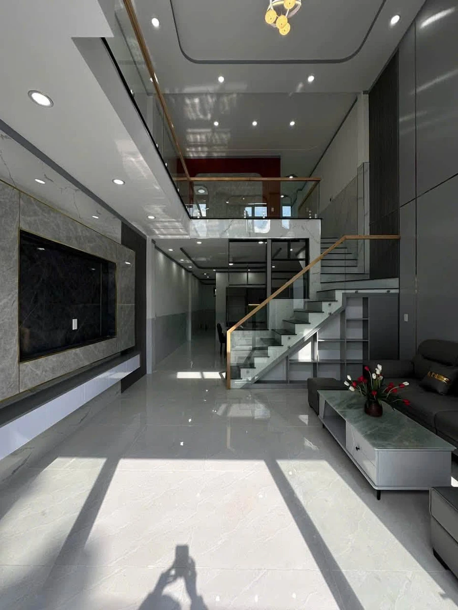 Bán nhà gác lửng 100m² trung tâm, 3 PN, 2 WC, 2 tỷ 680 triệu - Ảnh thu nhỏ 2