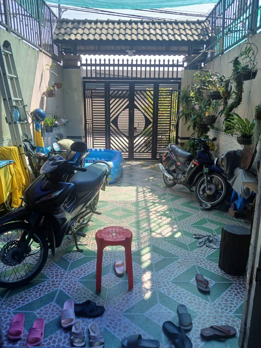 Bán nhà 3 tầng 4PN 100m2 đường Nguyễn Ánh Thủ, Tân Thới Hiệp, Quận 12 giá 6,5 tỷ - Ảnh thu nhỏ 2