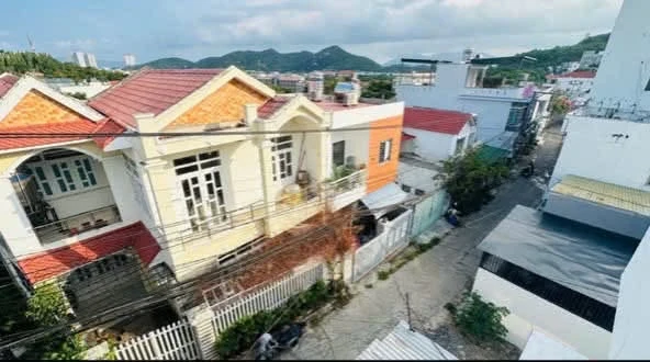 Nhà hẻm bán Nha Trang 121.6m2, 3 tầng, 3 phòng, 3.8 tỷ