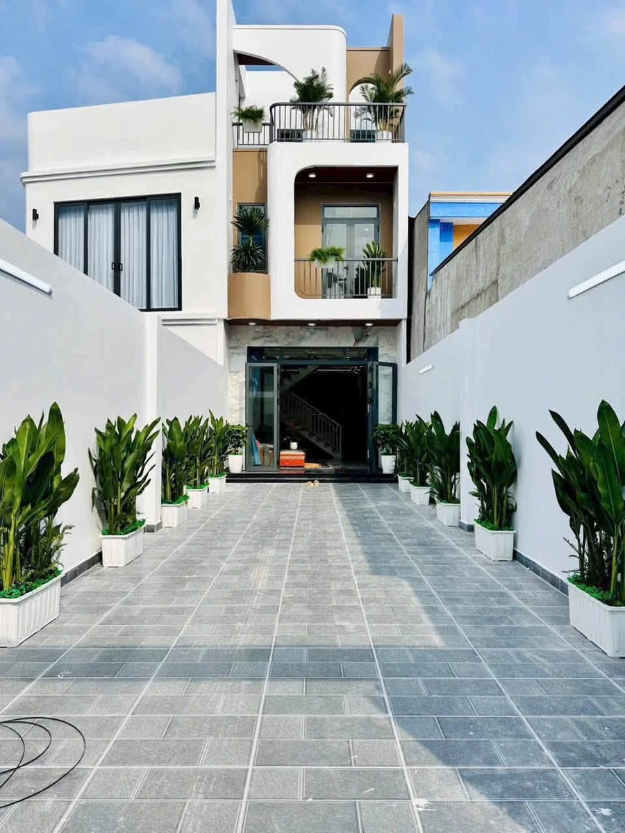 Bán nhà phố xây mới 103m2, 3 PN, giá 5 tỷ 350 tại Bình Chánh - Ảnh 1