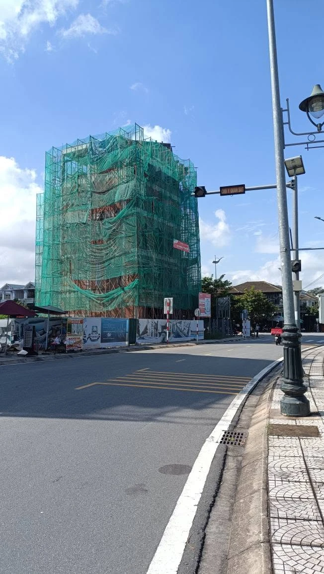 Bán nhà 3,5 tầng mặt tiền Thành Thái, Quảng Ngãi, 120m², 5 tỷ - Ảnh thu nhỏ 3