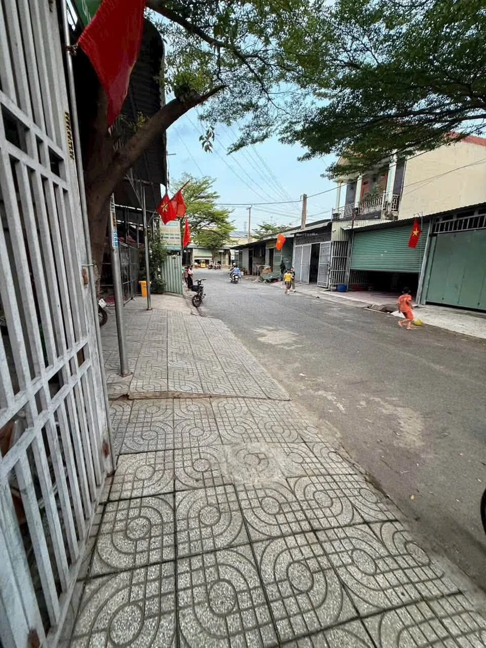 Bán nhà 1 trệt 1 lầu 100m² mặt tiền đường N2, Tân Uyên, 2 tỷ 550 - Ảnh 1