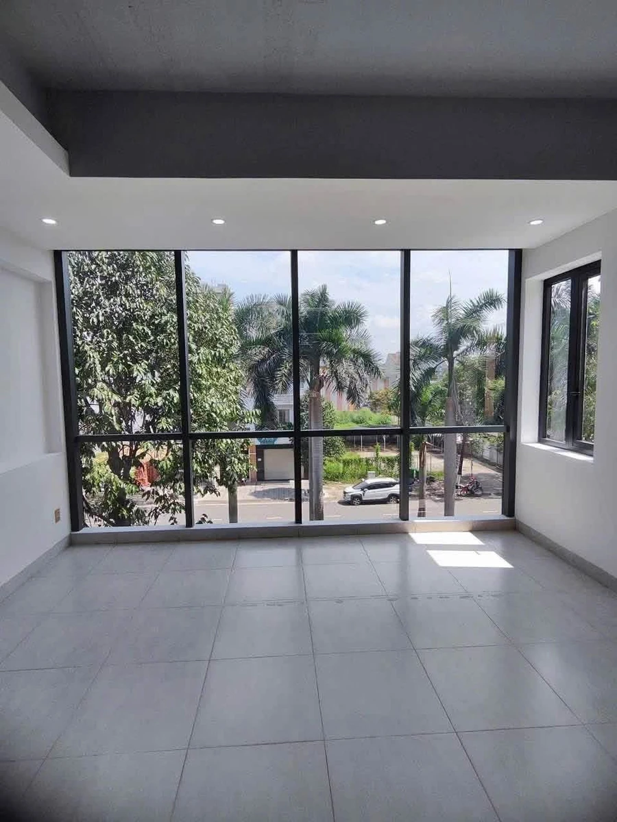 Cho thuê tòa nhà văn phòng 5 tầng 280–350m² Đông Hòa - Ảnh thu nhỏ 4