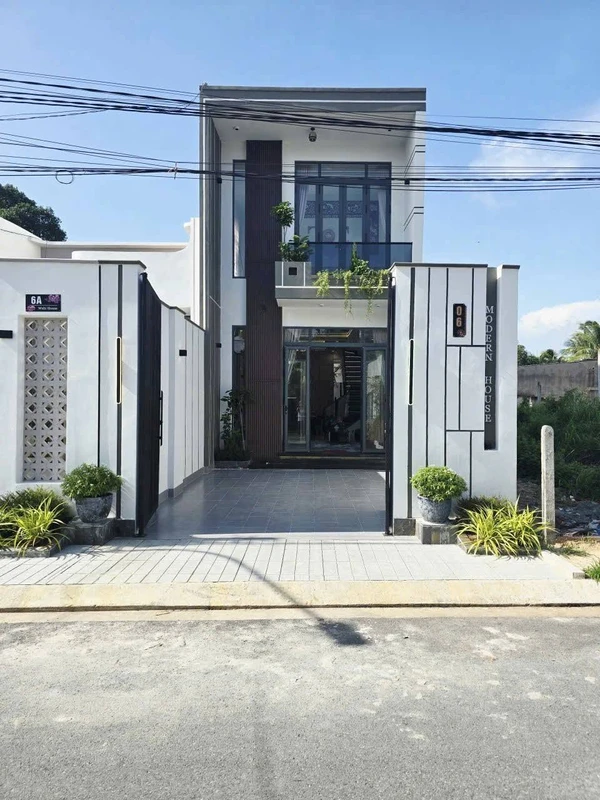 Bán nhà 1 trệt 1 lầu 5x23m, 3PN 4WC, full nội thất, hẻm 86 Trần Phú, Long Hoa, Tây Ninh