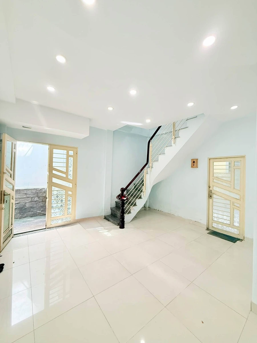 Bán nhà 3 tầng 79.8m² giá 4 tỷ 250 triệu Quận 4 - Ảnh thu nhỏ 3